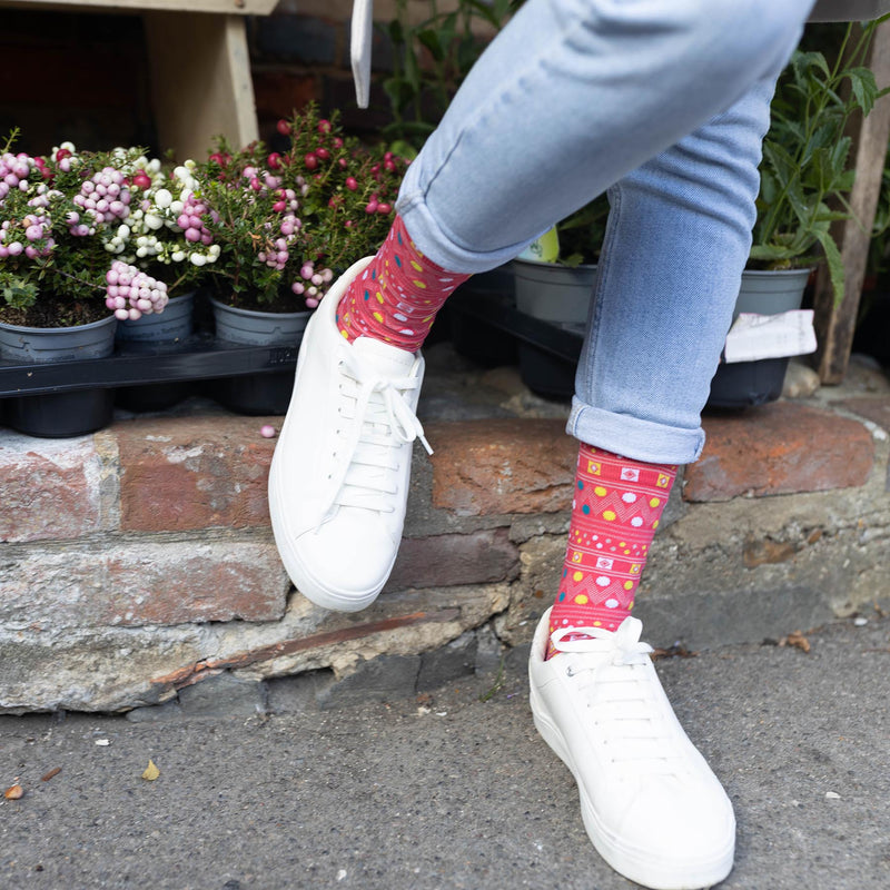 women woman socks sock wearing autumn winter peper harow luxury suit smart casual style look pink japaneese 