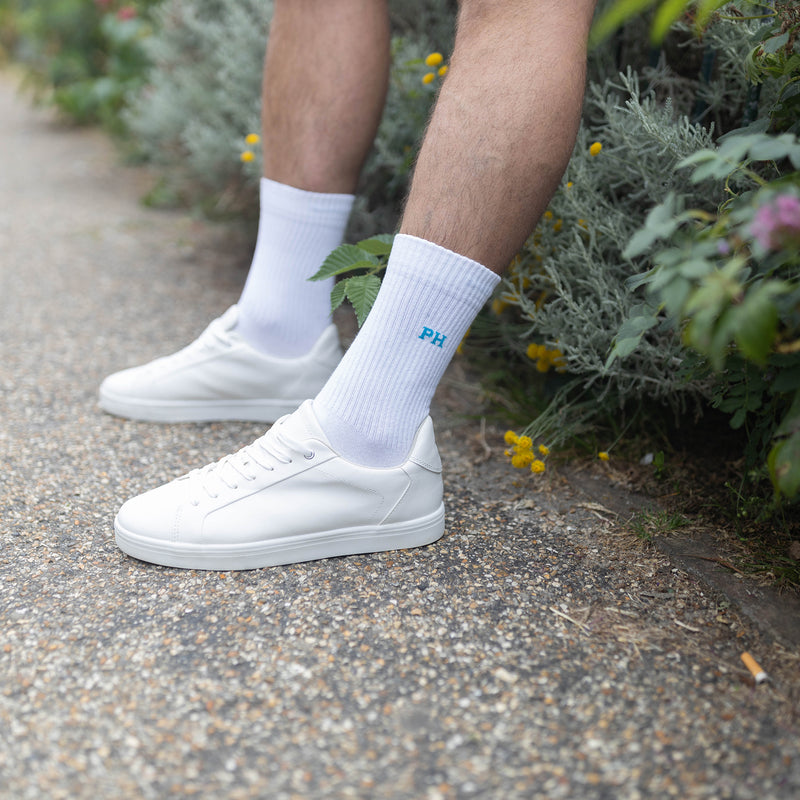 Man wearing Peper Harow white Essentials men's luxury sport socks with white trainers