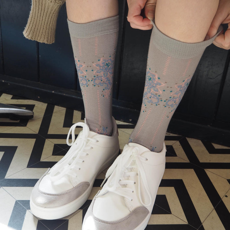 women woman socks sock wearing autumn winter peper harow luxury suit smart casual style look grey beige ayame