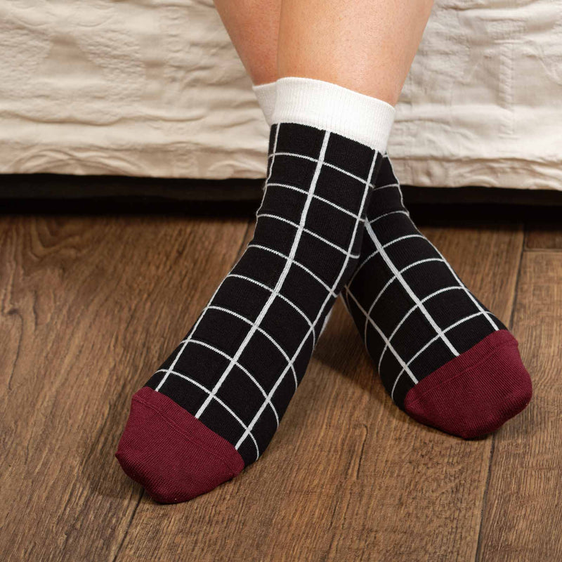 Woman wearing black Grid ladies luxury socks by Peper Harow